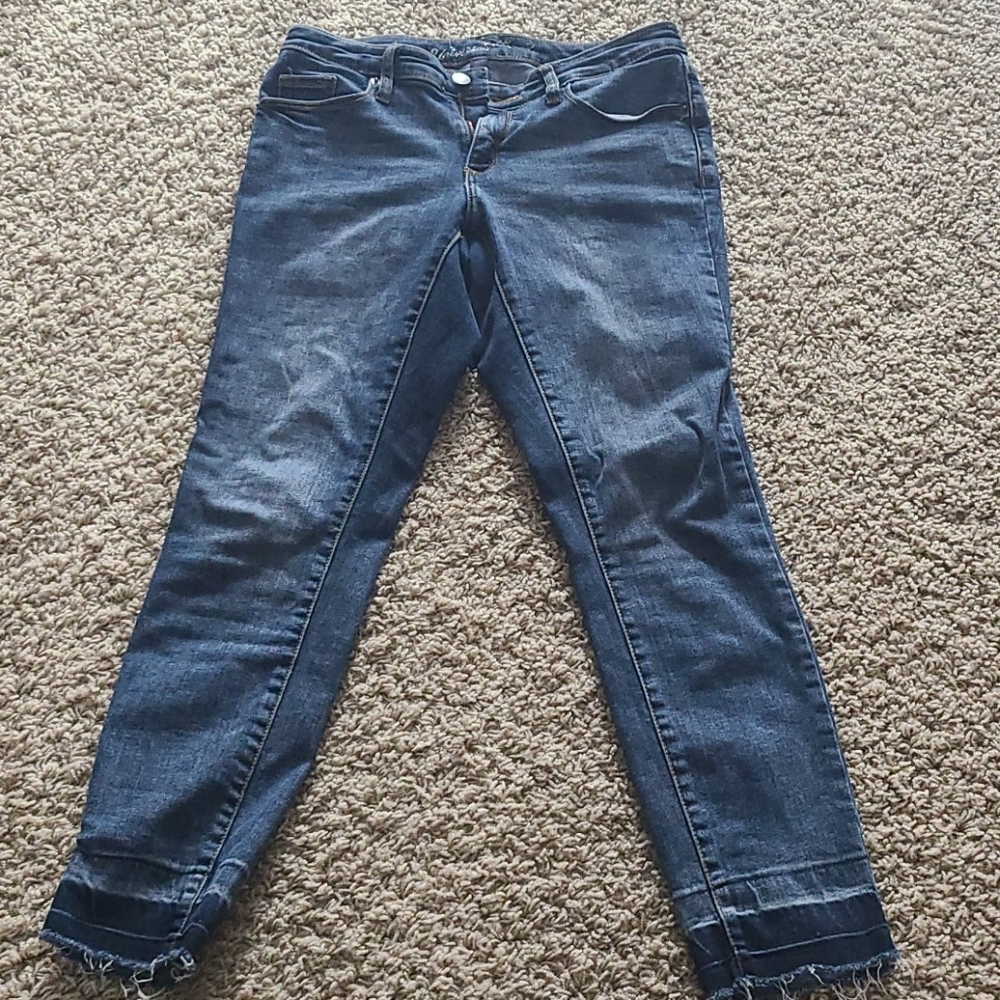 Universal thread mid rise skinny Jean 4 short